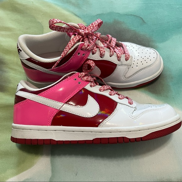 2007 Women’s Valentine’s Day Nike Dunks - Picture 3 of 10
